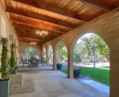 La Dolce Villa Pond Retreat in Yosemite