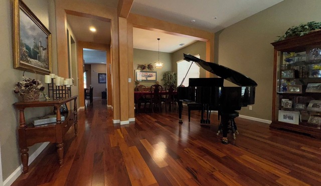 La Dolce Vita - Gorgeous 4-bedroom house in prestigious Clovis