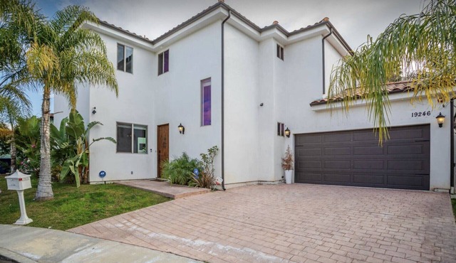 LA Dream Gem! Beautiful home with Spa and EV charger for Tesla