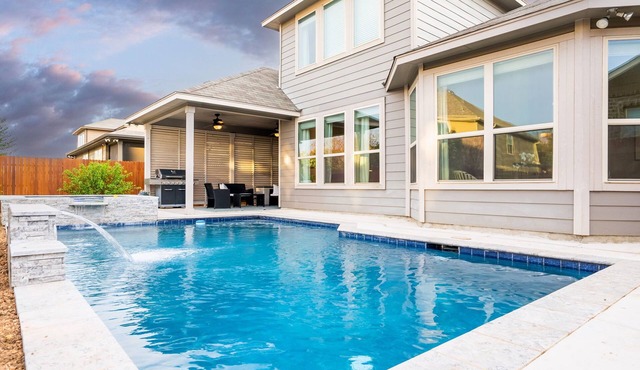 La Estancia: Chic Home with Heatable Pool - Close to SeaWorld & Lackland AFB