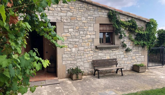La Farraja de Cal Farrés, rural house 1 h. from BCN: swimming pool, bbq, garden.
