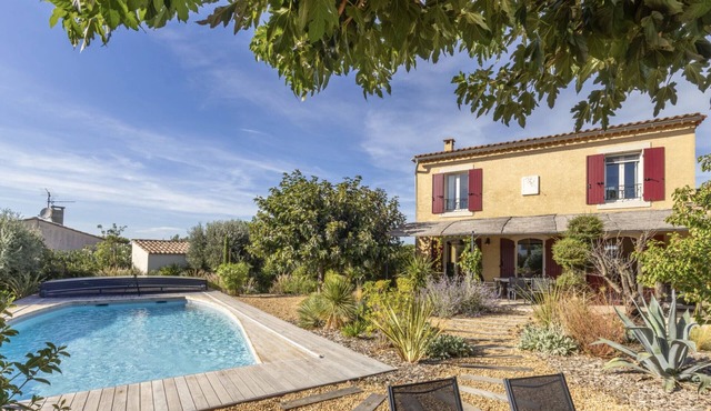 La Farigoule, a holiday home for 8 people with a private pool in Eyragues!