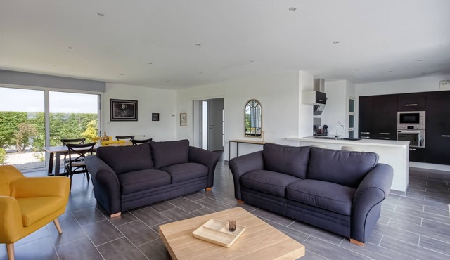 La Fauconnière - Three Bedroom House, Sleeps 6