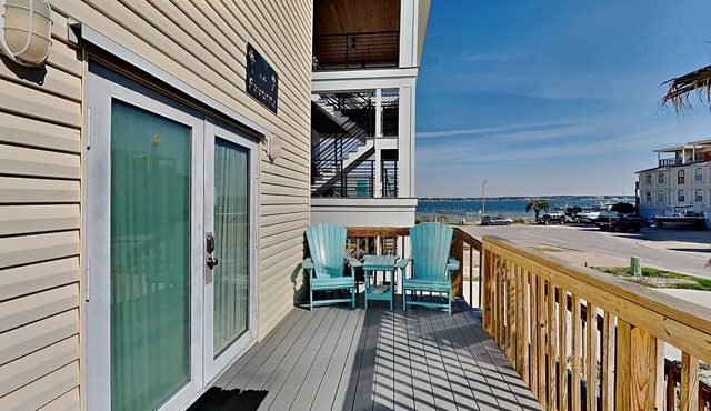 La Favorita | Pet Friendly, Sound View, Beach!