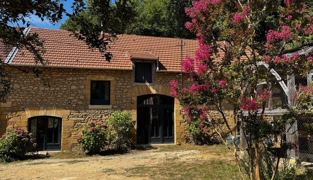 La ferme de Belcayre Gîte "La GRANGE" 90m2, 4 pers-2ch with swimming pool and river.