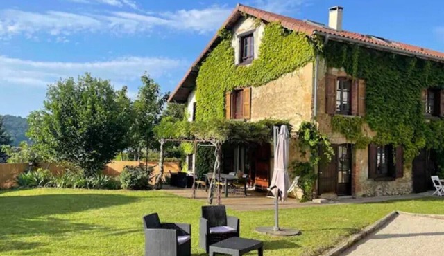 La Ferme Tchoukar, Ferme Dauphinoise à 10min du lac à Pied