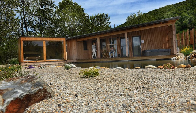 La Feuille Deluxe Log Cabin