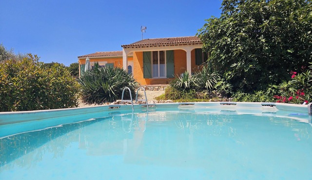 LA FIGUIERE: PLEASANT HOUSE WITH GARDEN, ABOVE-GROUND POOL, IN THE COUNTRYSIDE