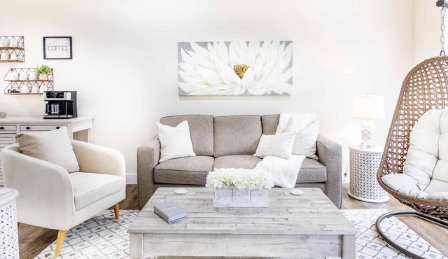 La Fleur, Exquisite New Home Close To The Ark.