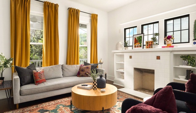 La Flor: Family Dream Home ~ .5mi to Pearl ~ Pool