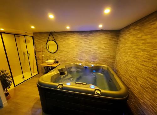 La Folie Romantique, Avec Spa