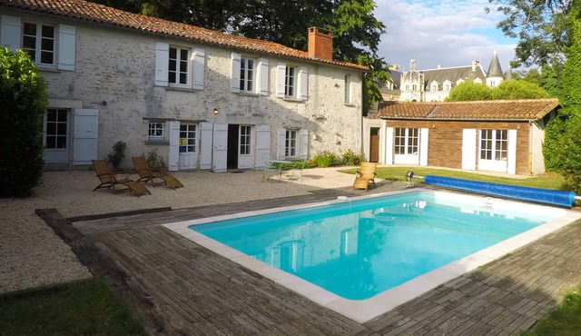 La Forêt Cottage at Château de Bourneau with private swimming pool & garden