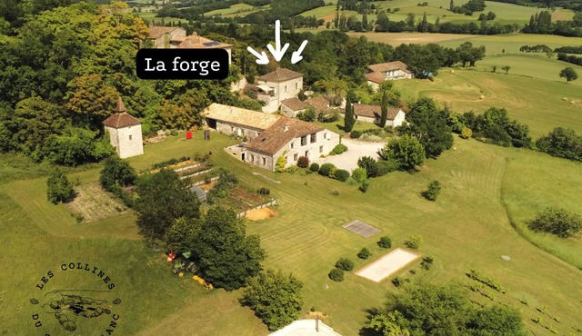 "La Forge" typical Quercy house with view of the hills