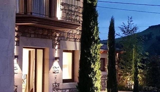 La Fuentona De Santillana