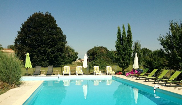 La Galerie 8 Sleeps 2 bathrooms air conditioner Wifi parking heated Summer pool