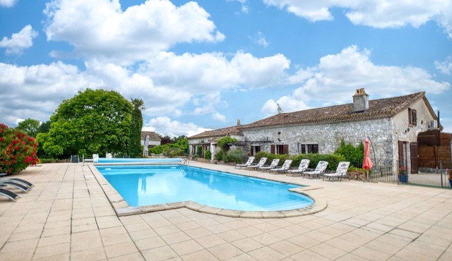 La Garenne – Family Cottage with Pool and Jacuzzi on 12 Hectares near Bergerac