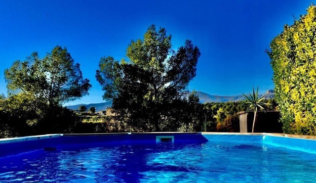 La Gaude, villa 6 people-garden-pool-open view in a quiet