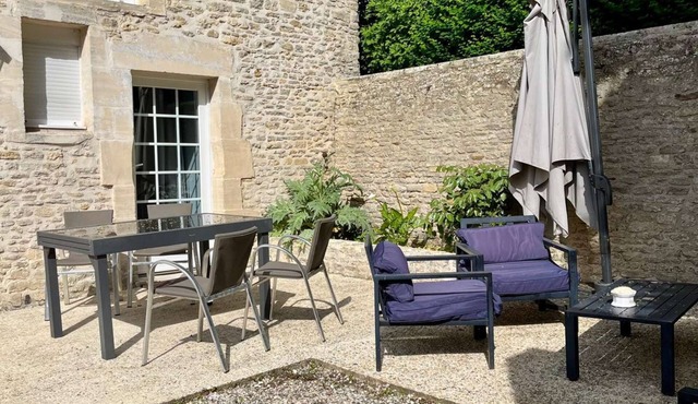 La Glycine, with pool access and jacuzzi