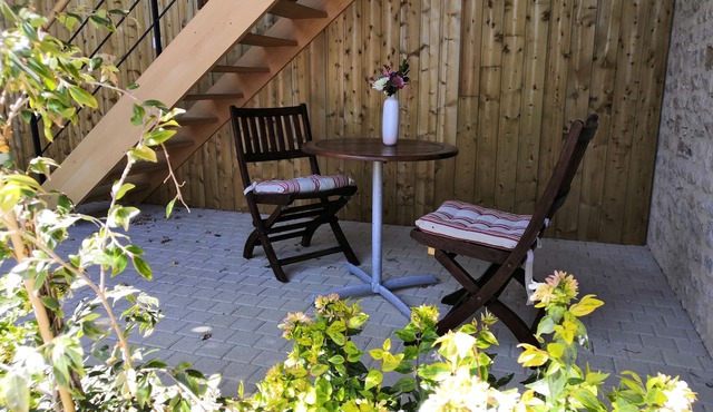 La Glycine, gite for 2-3 people, in the countryside, 5 km from the beach.