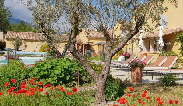 La Grande Bouisse gites avec piscine dans le Luberon, Provence