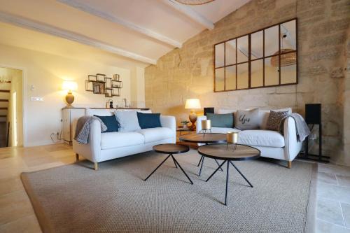 La Grande Bourgade-Authentique Maison en Pierre avec Terrasse Climatisation au Cœur d'Uzès