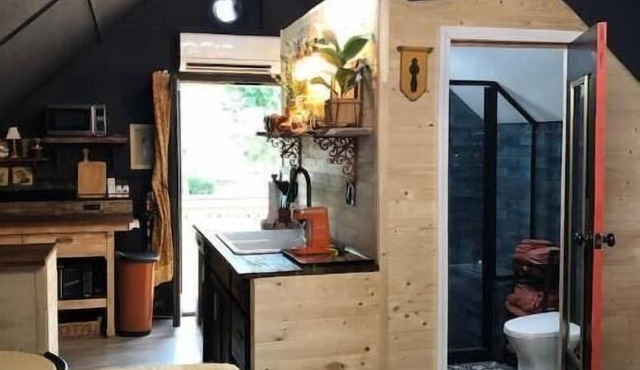 La Grange at Suite Jane - private studio barn loft apartment: a bohemian getaway