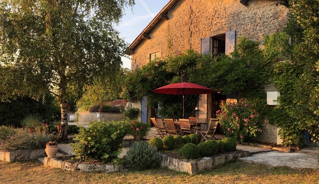 La Grange, beautiful barn conversion with private swimming pool in rural setting