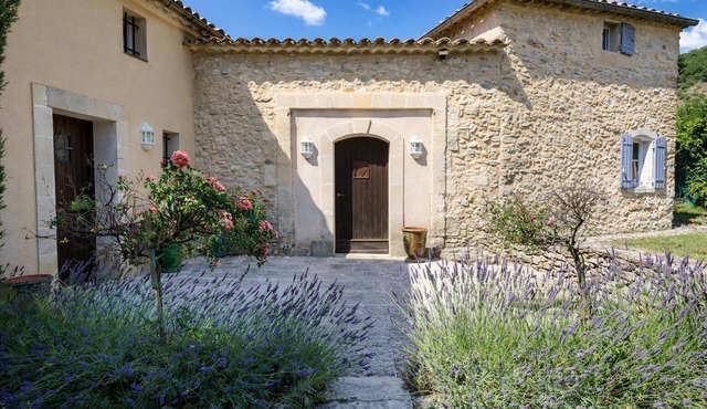 La Grange Blanche - Provencal farmhouse with swimming pool at the foot of Mont Ventoux