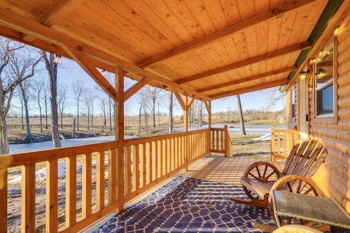La Grange Cabin on a Racehorse Farm with Pond Views!