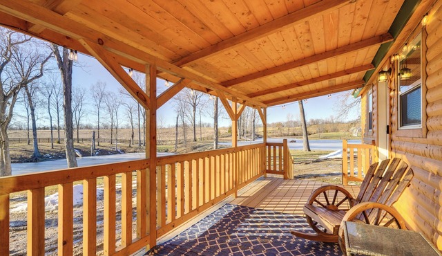 La Grange Cabin on a Racehorse Farm w/Pond Views!