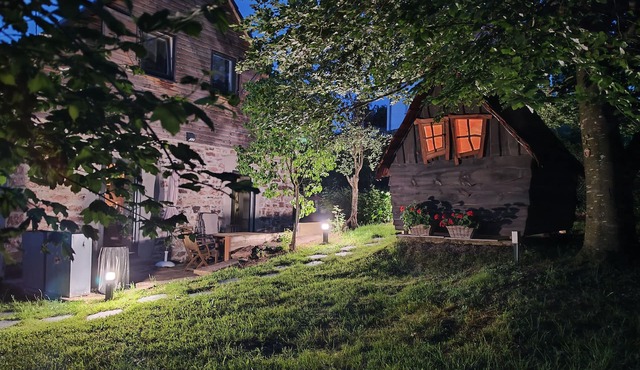 LA GRANGE - CHARMING 4-PERSON GITE + 2-PERSON CABANE INSOLITE.