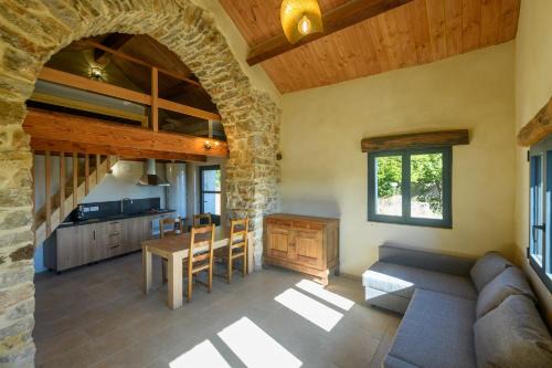 La Grange d'Emile gîtes, roulottes et piscine