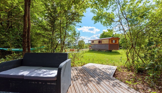 La Grange d'Emile Gites, Roulottes et Piscine