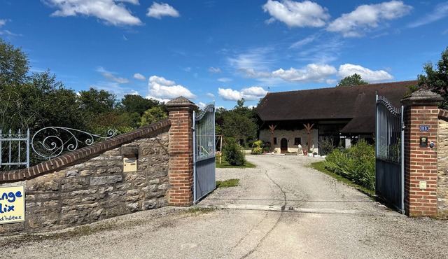 La Grange de Félix, country cottage with swimming pool