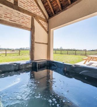 La Grange de Léonie - Gîtes avec Spas privatifs et Piscine