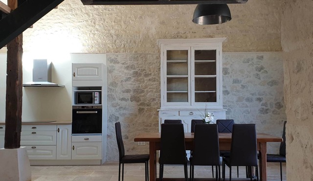 La grange de Tatie - privileged area - private swimming pool - sleeps 11 -