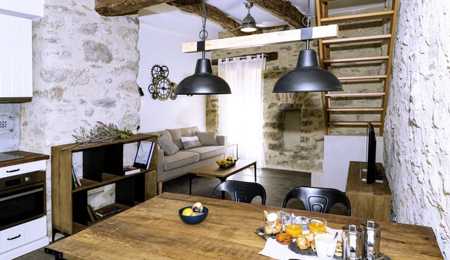 La Grange droite - The Castle House by Domaine RIBERACH