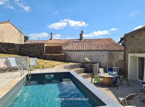 La Grange Gîte avec piscine proche Puy duFou