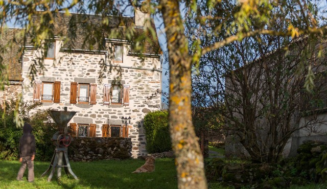 La Grange High, vacation rentals around Laguiole