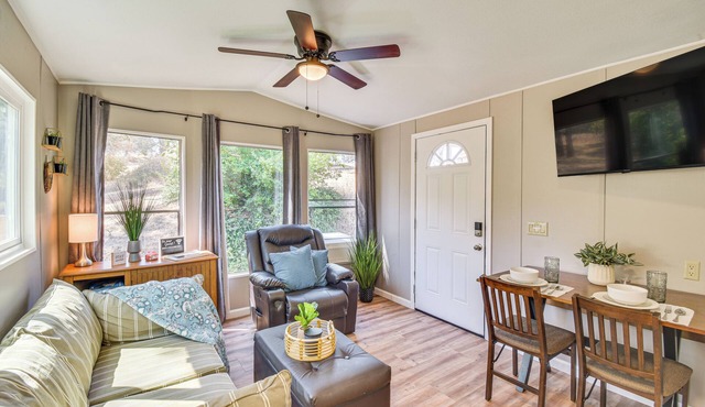 La Grange Home w/Covered Patio & Gas Grill!