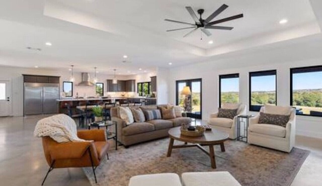 La Grange Modern Farmhouse, breathtaking views!