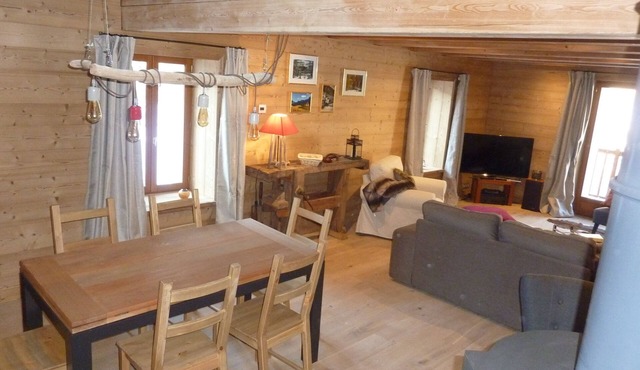 * LA GRANGE * SPACIOUS AND BRIGHT APARTMENT - FORMER FARMHOUSE IN ST VERAN -