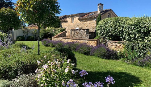 La Grenoulliere open plan family Gite near pool and gardens