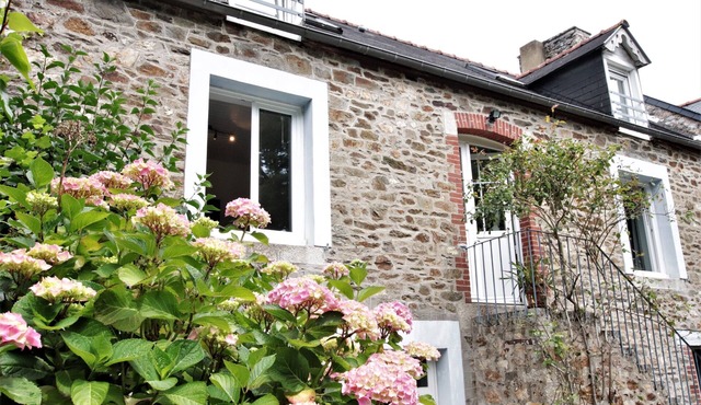 La Guest House: Breton house near the banks of the Rance, St Malo, Dinard