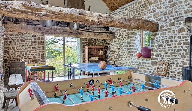 La Haie Peau de Loup: Countryside lodge with pond, up to 5 guests