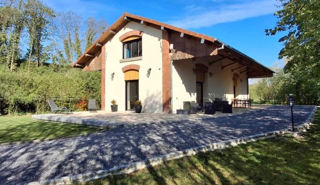 La Hal'te Verte, large house on the edge of the voie Verte Sud Ardennes