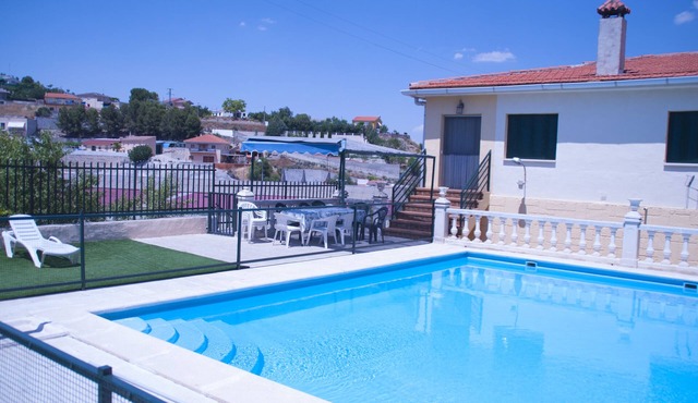 La Higuera, in Valdelaguna, for 10/15 people with Swimming Pool