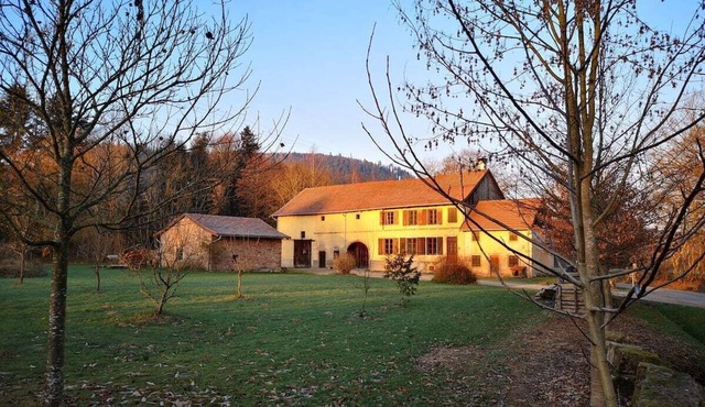 La Houssière House in the countryside. Ideal for families and friends. Pets welcome.