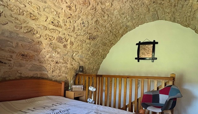 La Jassette furnished room