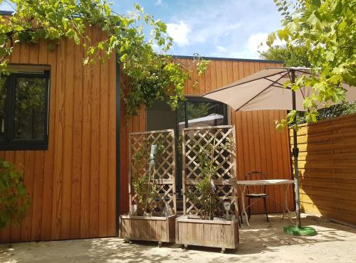 La Jolie Longère Fleurie Tiny house avec piscine et jardin